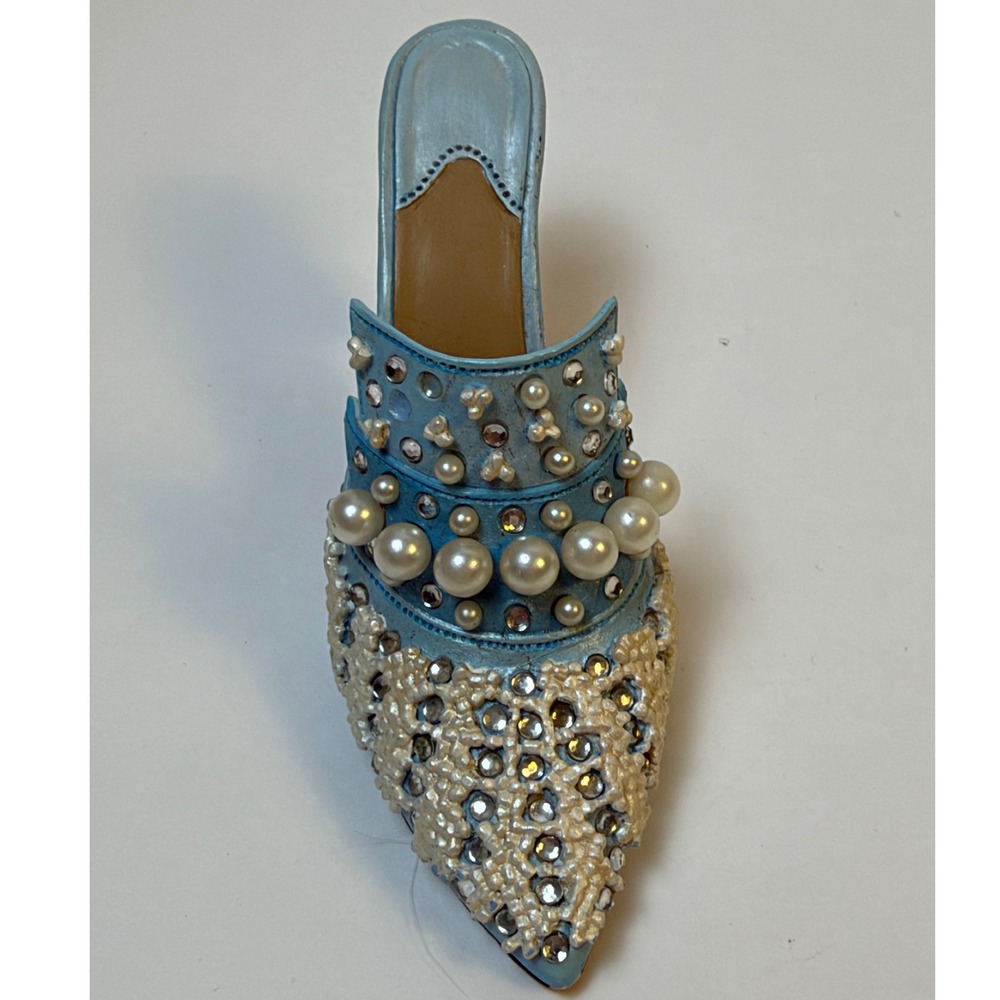 Just the Right Shoe "Frosted Fantasy" Figurine - Raine Willitts #25032 1999